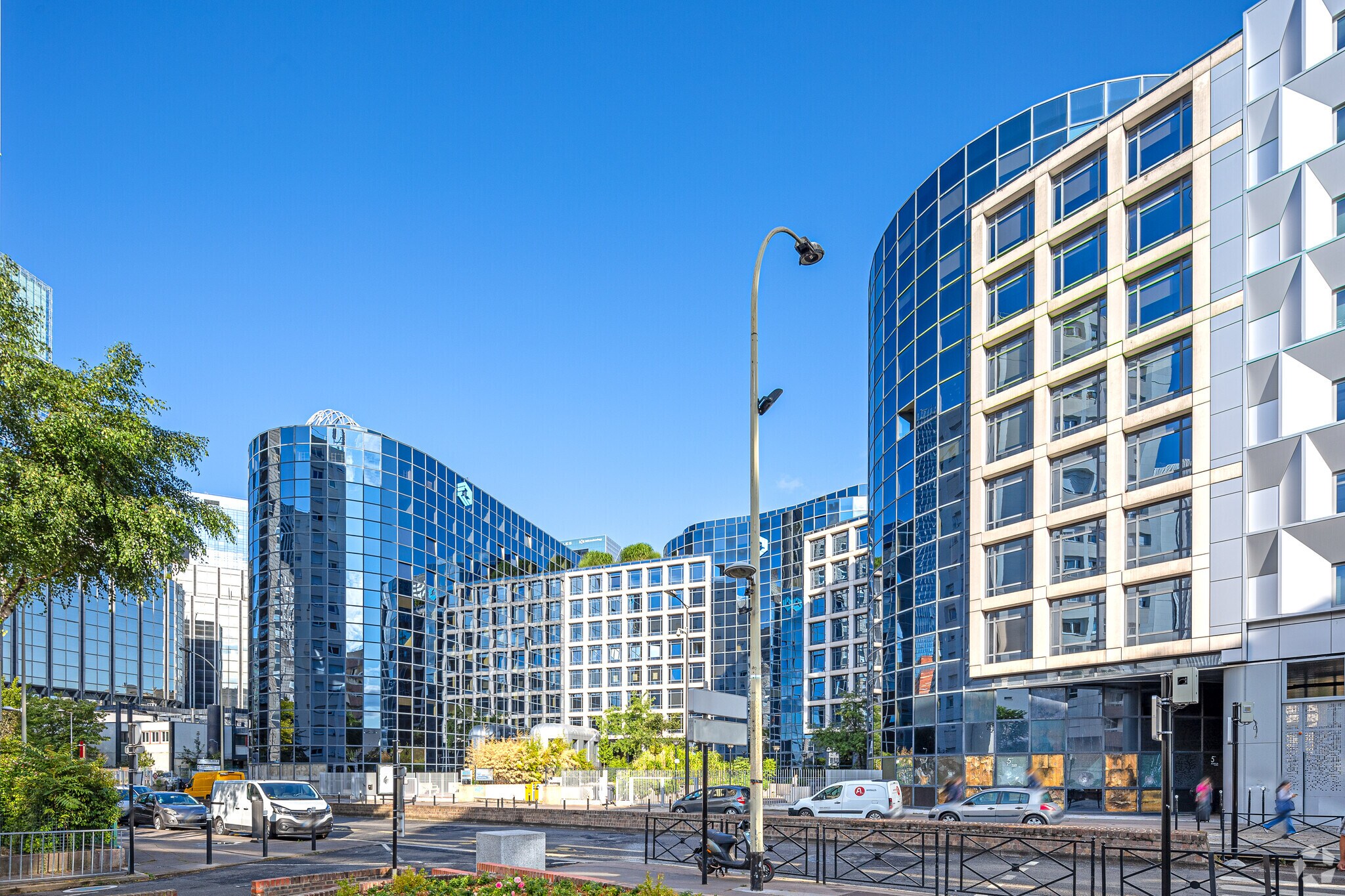 47 Rue Louis Blanc, Courbevoie to rent Building Photo- Image 1 of 15