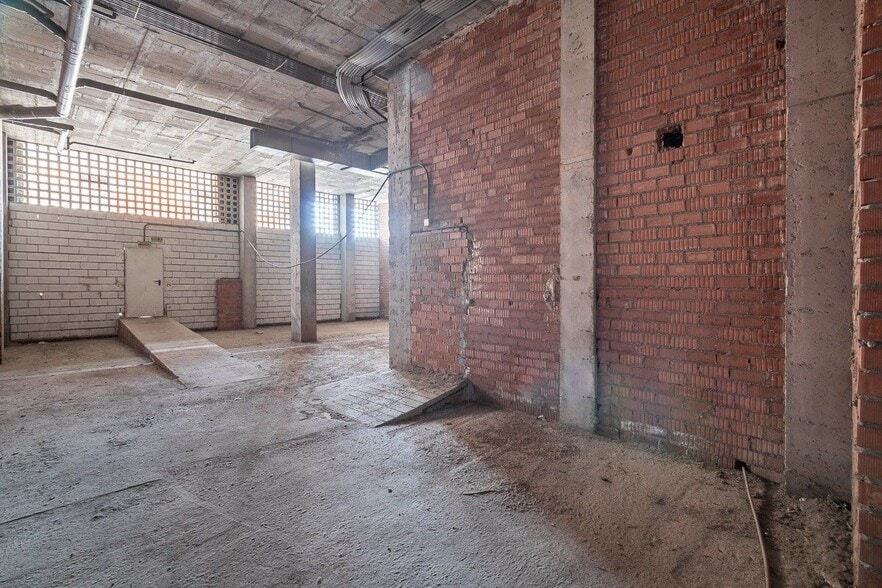 Retail in Granada for sale - Interior Photo - Image 3 of 11