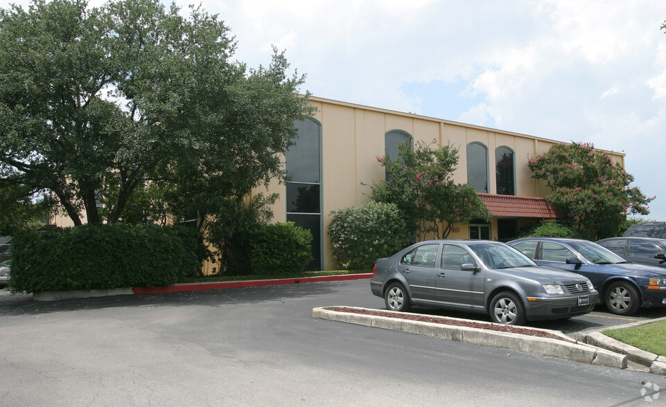 9033 Aero St, San Antonio, TX for rent - Building Photo - Image 2 of 8