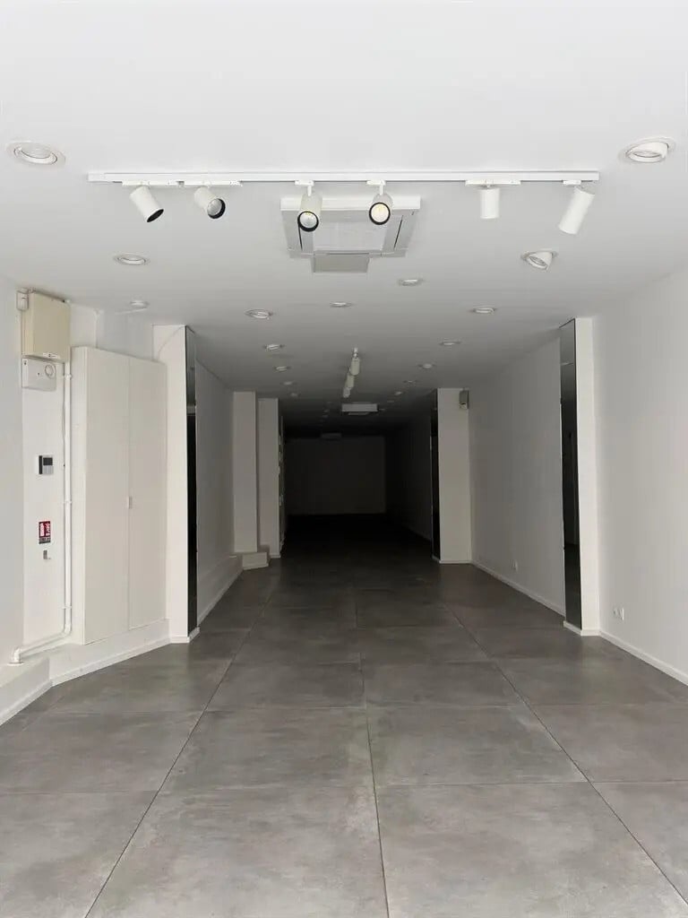 Location Commerce 90 m² - Photo 1