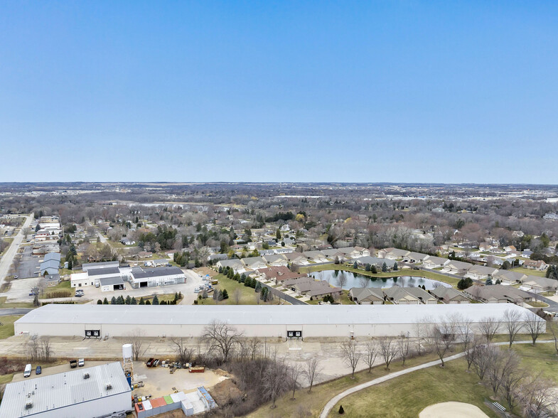 960 Valley Rd, Menasha, WI for rent - Building Photo - Image 3 of 6