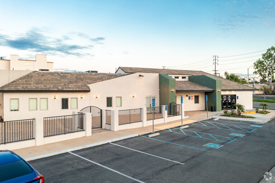 295 E Imperial Hwy, Fullerton, CA for rent - Building Photo - Image 3 of 9