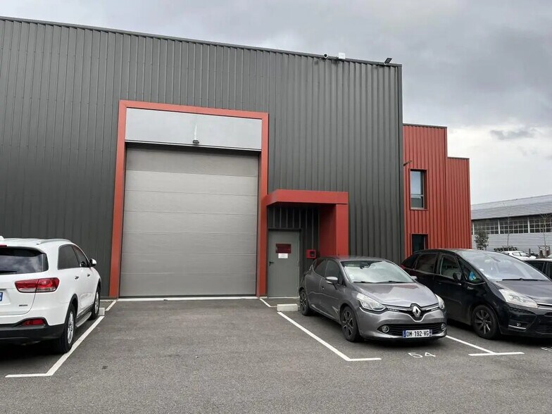 Light Industrial in Chassieu to rent - Building Photo - Image 2 of 35