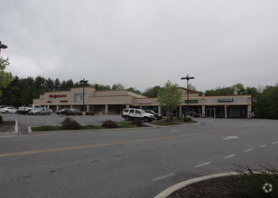 702-706 Freedom Plains Rd, Poughkeepsie, NY for rent Primary Photo- Image 1 of 7