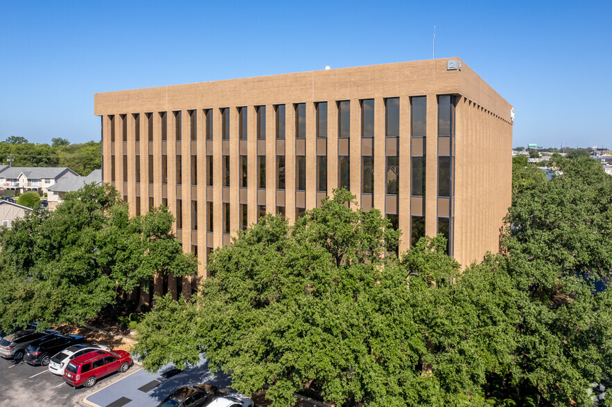 7600 Chevy Chase Dr, Austin, TX for sale - Primary Photo - Image 1 of 9