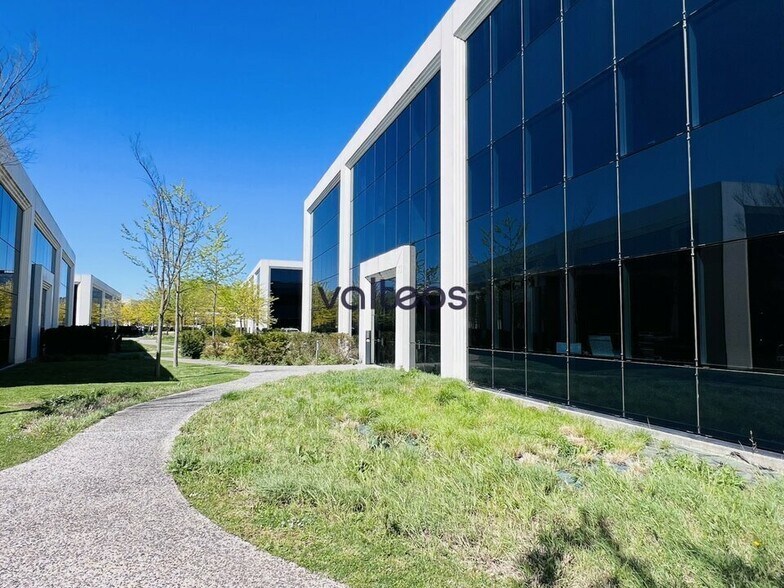 Office in Labège to rent - Building Photo - Image 2 of 7