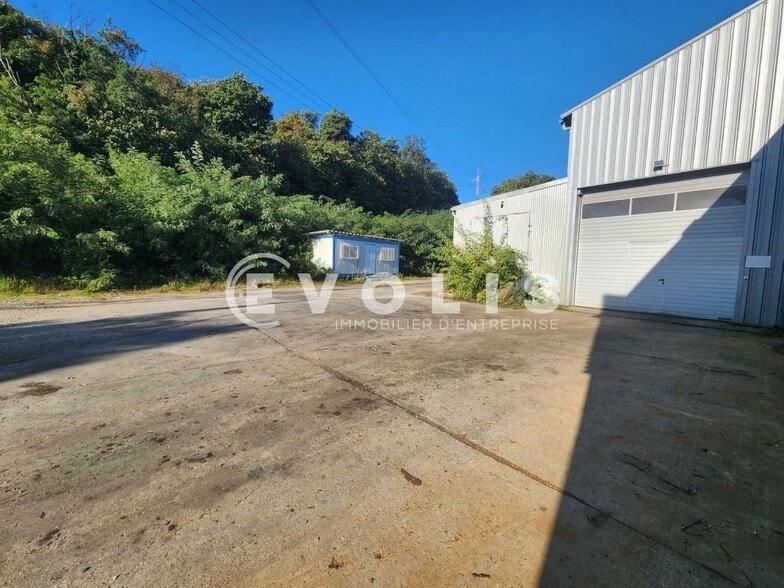 Light Industrial in Grenay to rent - Building Photo - Image 2 of 18