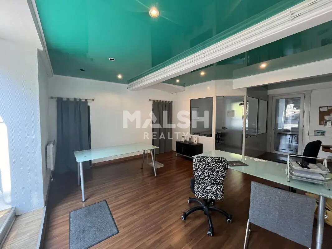 Retail in Saint-Genis-Laval for sale Interior Photo- Image 1 of 6