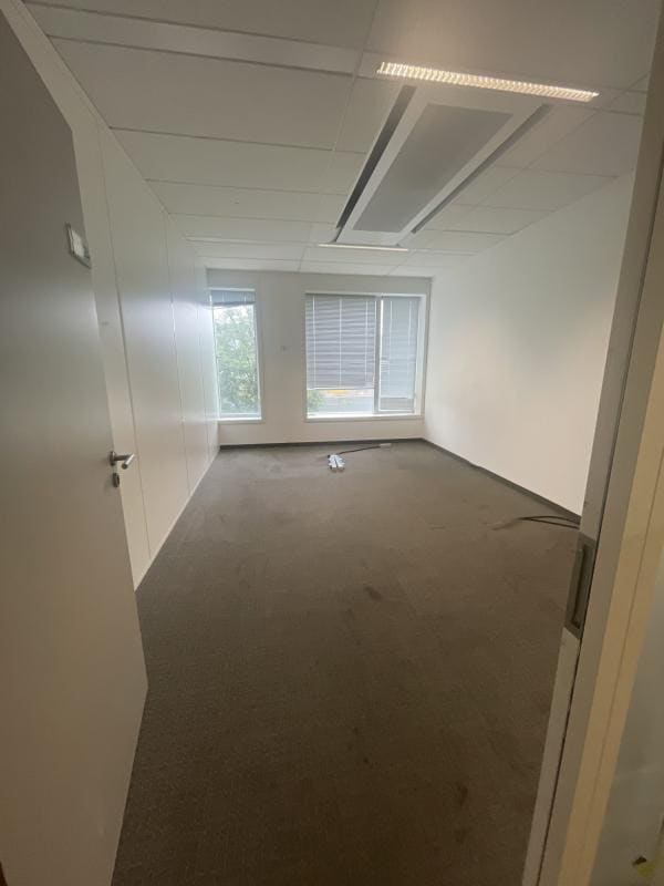 Office in Nanterre to rent Interior Photo- Image 1 of 22