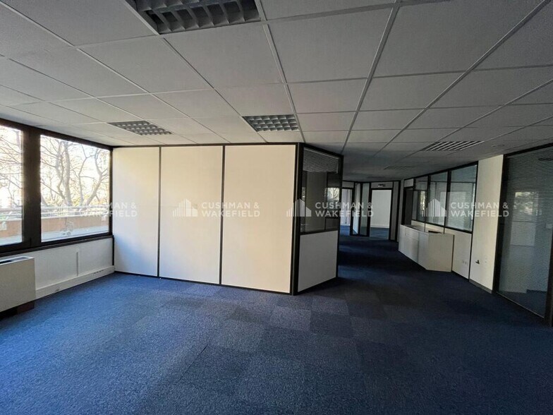 Office in Marseille to rent - Interior Photo - Image 2 of 35