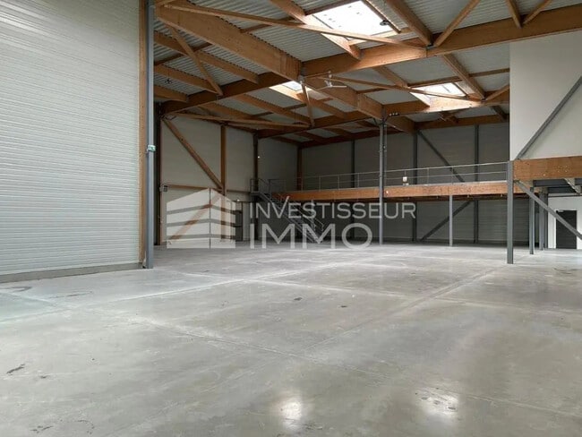 Location Local d'activités 119 m² à 4 459 m²
