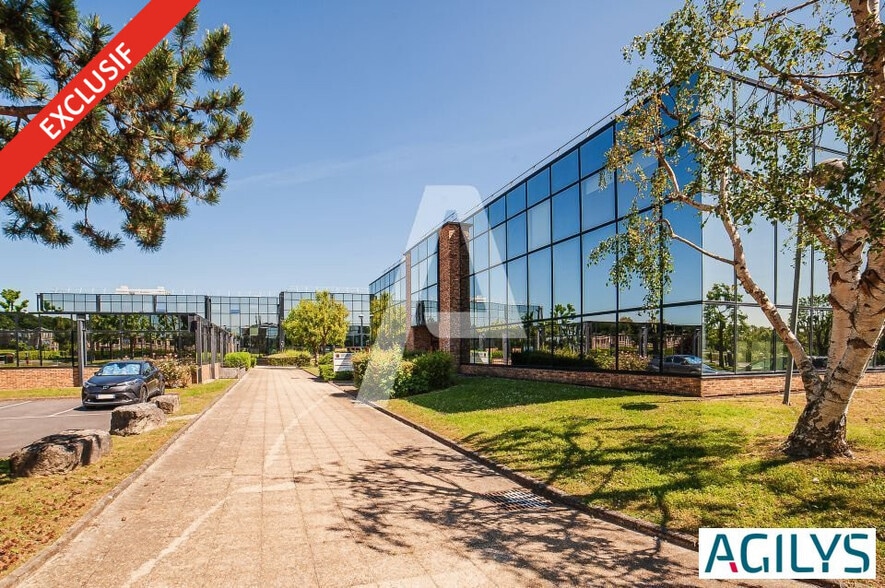 Light Industrial in Saclay for sale - Building Photo - Image 1 of 12