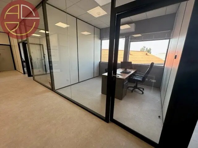 Location Bureaux 290 m² - Photo 1