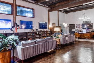 610 Elm St, McKinney, TX to rent Interior Photo- Image 2 of 2