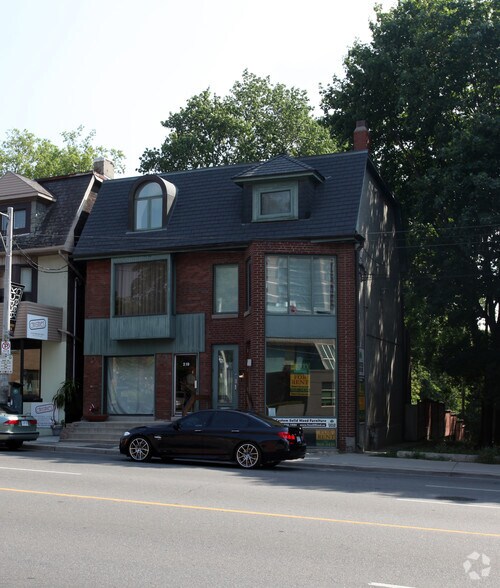 217-219 Avenue Rd, Toronto, ON for rent - Primary Photo - Image 1 of 2