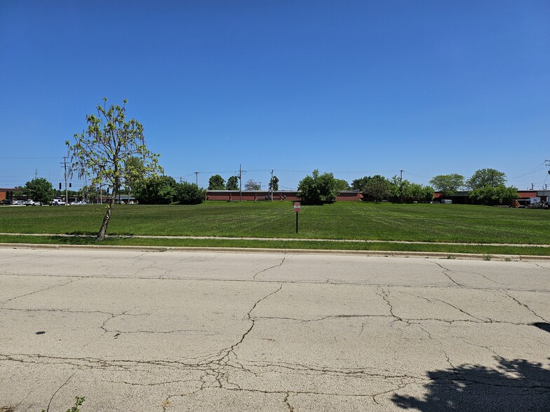 Kaper Dr, Cary, IL for sale - Primary Photo - Image 1 of 11