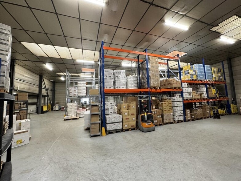 Light Industrial in Taverny for sale - Building Photo - Image 3 of 9