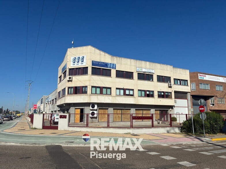 Calle Titanio, 38, Valladolid, Valladolid to rent - Primary Photo - Image 1 of 51