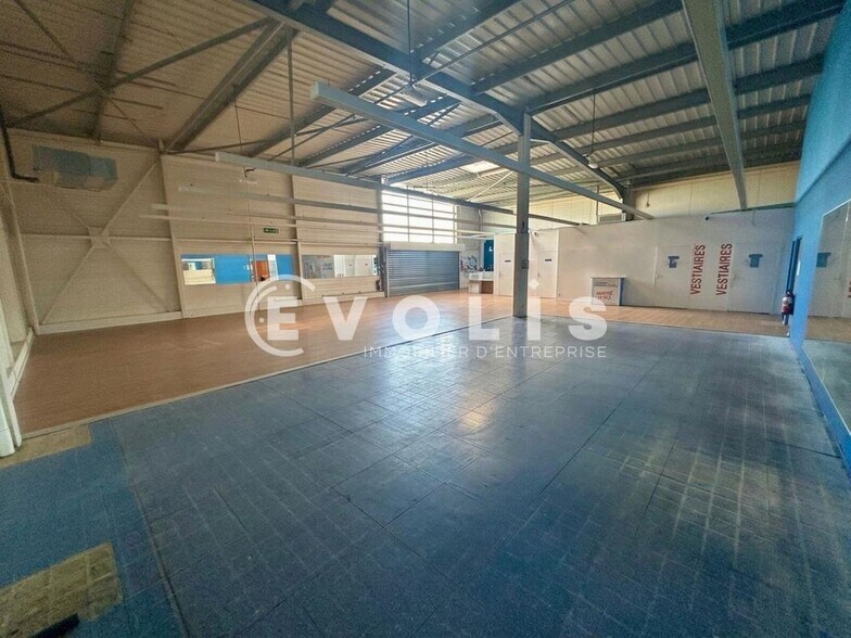 Retail in Mennecy to rent - Interior Photo - Image 2 of 6