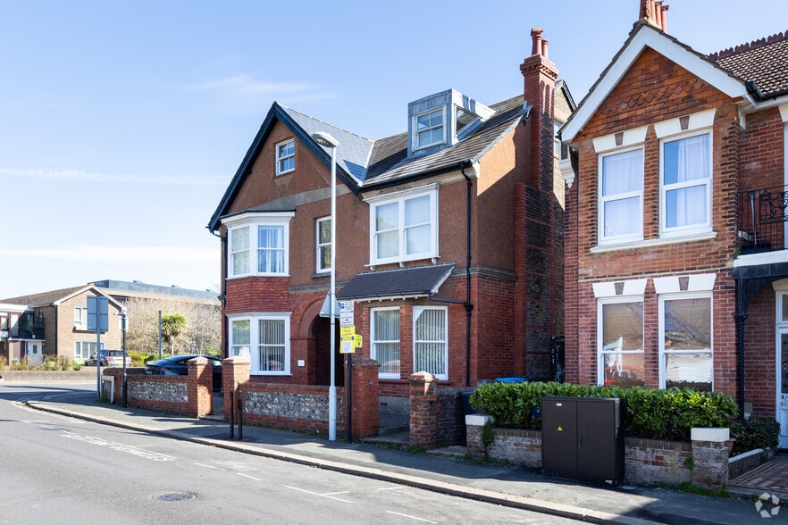 38 Salisbury Rd, Worthing to rent - Building Photo - Image 2 of 4
