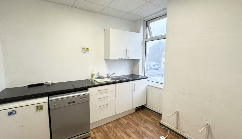 164-166 Dock St, Fleetwood to rent - Interior Photo - Image 3 of 6