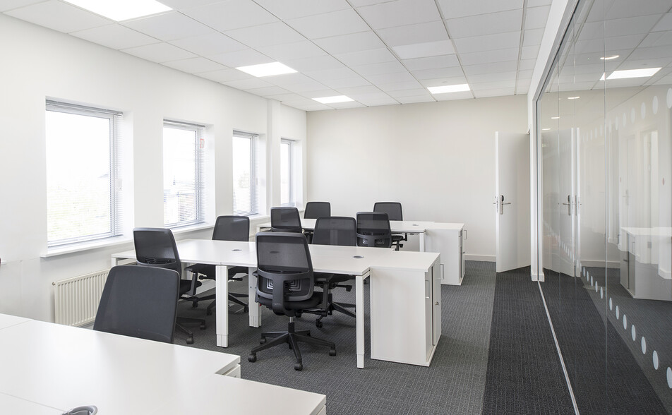 Great Park Rd, Bradley Stoke to rent - Interior Photo - Image 3 of 12