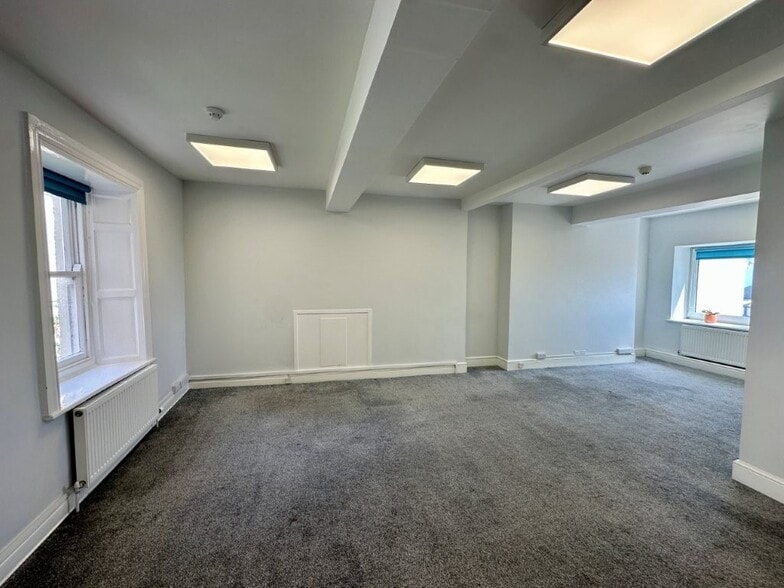 6 Mount Pleasant, Douglas for sale - Interior Photo - Image 2 of 6