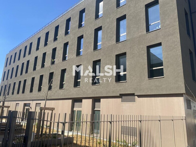 Office in Décines-Charpieu to rent - Building Photo - Image 2 of 7