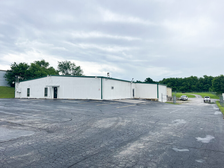 1630 N Eldon Ave, Springfield, MO for sale - Building Photo - Image 1 of 32