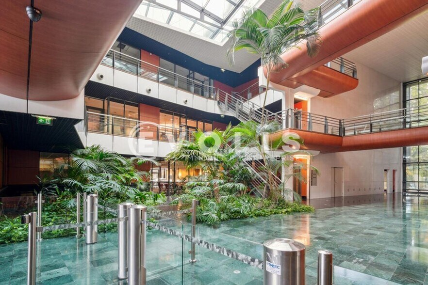 Office in Rosny Sous Bois to rent - Lobby - Image 3 of 14