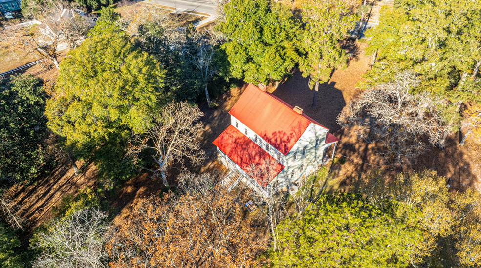 109 Porcher Ave, Eutawville, SC for sale - Primary Photo - Image 1 of 3