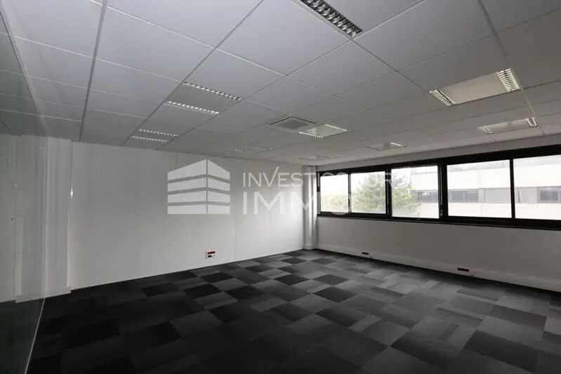 Office in Antony to rent - Interior Photo - Image 2 of 4