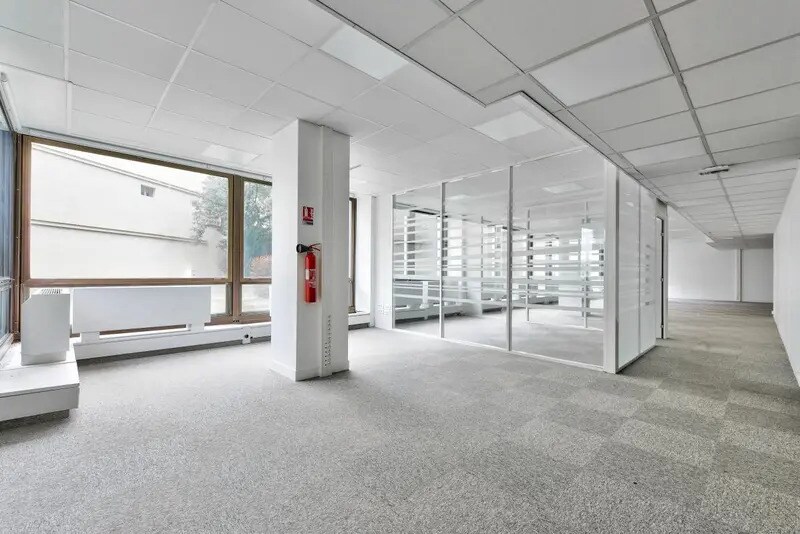 Office in Saint-Cloud to rent - Interior Photo - Image 2 of 8
