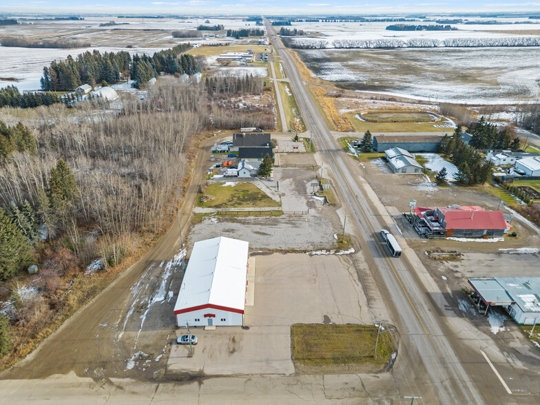 1916 10th Av, Spruce View, AB for sale - Primary Photo - Image 1 of 89