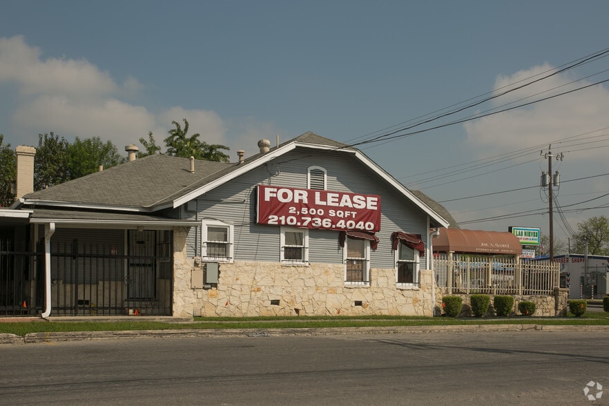 1139 W Hildebrand Ave, San Antonio, TX for rent - Building Photo - Image 2 of 9