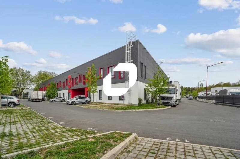Light Industrial in Gonesse to rent Building Photo- Image 1 of 15