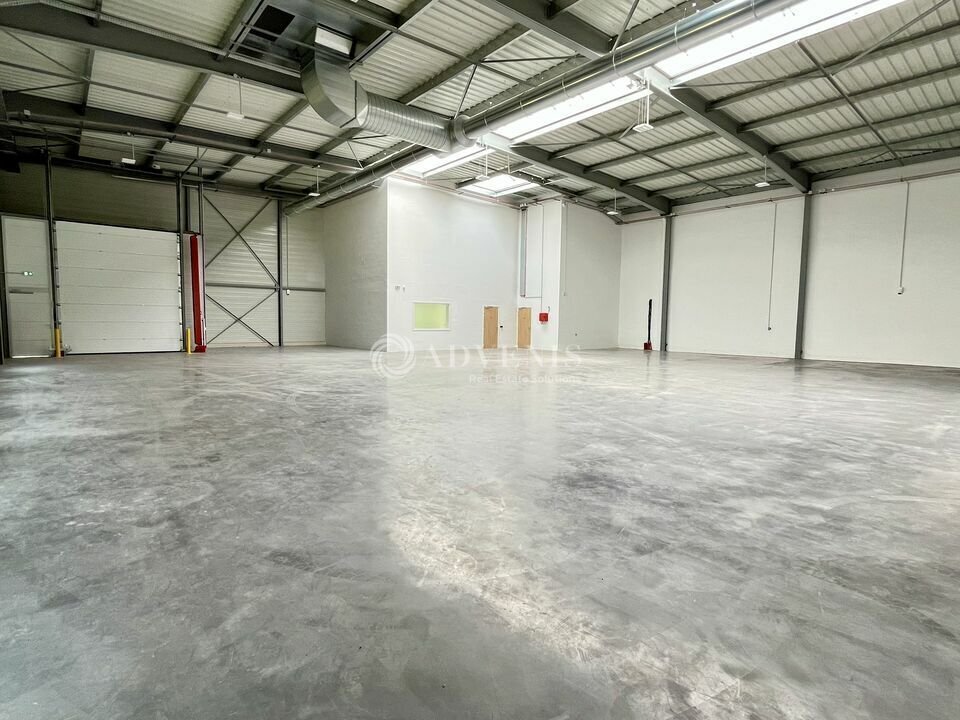 Light Industrial in Le Mesnil Amelot to rent Interior Photo- Image 1 of 8