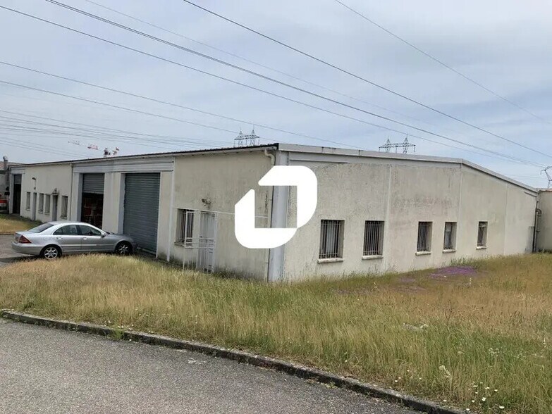 2 Rue Louis Renault, Jonage to rent - Building Photo - Image 1 of 23