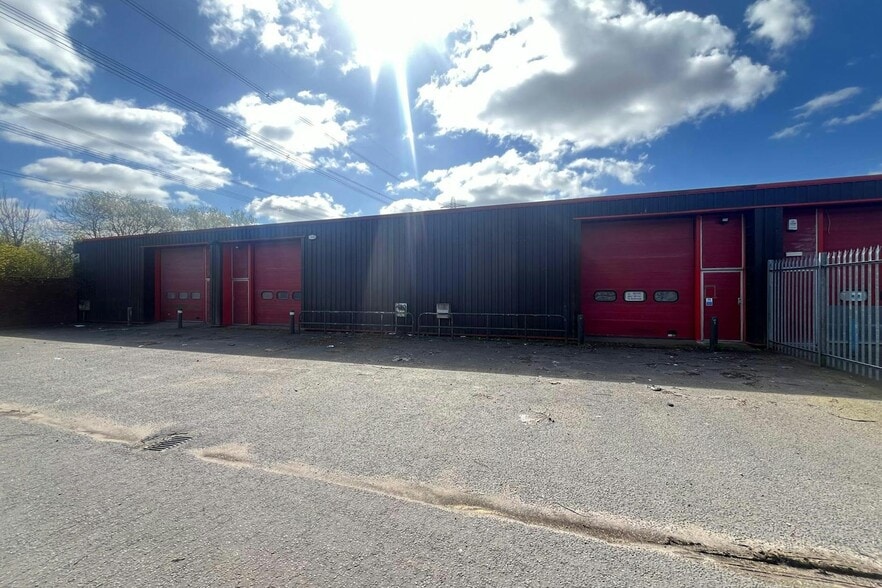 139-143 Deerdykes Vw, Cumbernauld to rent - Building Photo - Image 2 of 4