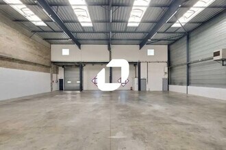 Light Industrial in Élancourt to rent Building Photo- Image 1 of 8