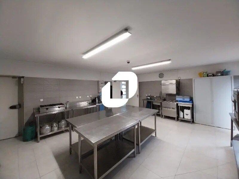 Retail in Colombiers for sale Interior Photo- Image 1 of 8