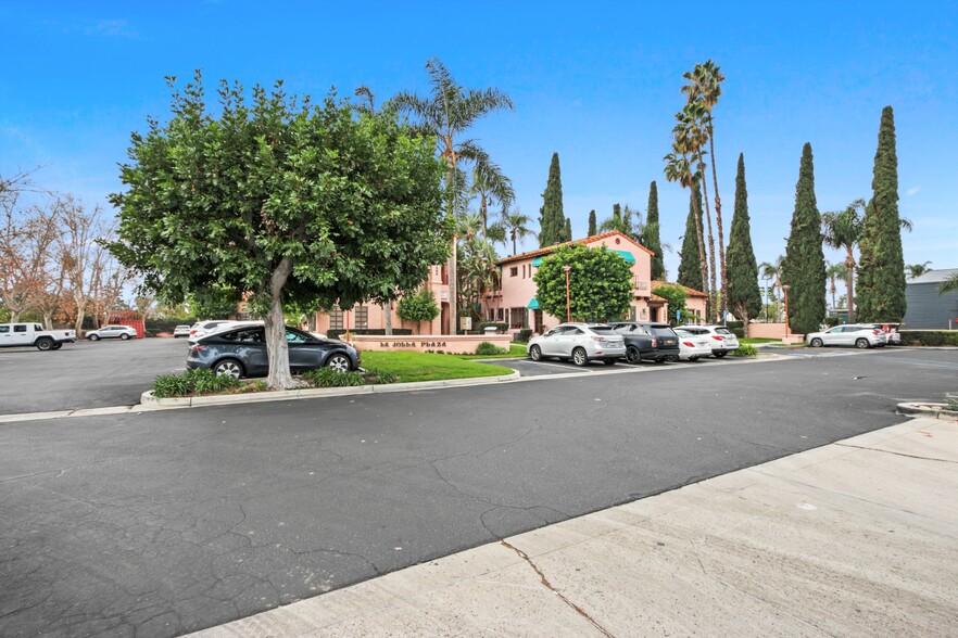 1252-1254 Irvine Blvd, Tustin, CA for rent - Building Photo - Image 3 of 4