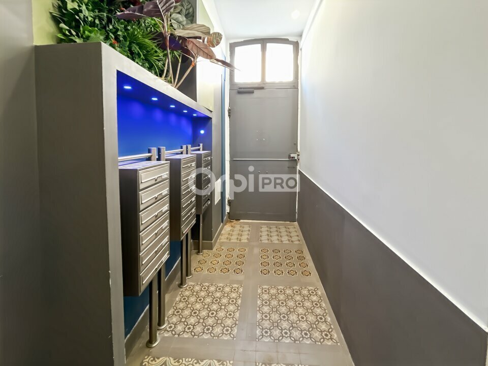 Retail in Marseille for sale Lobby- Image 1 of 6