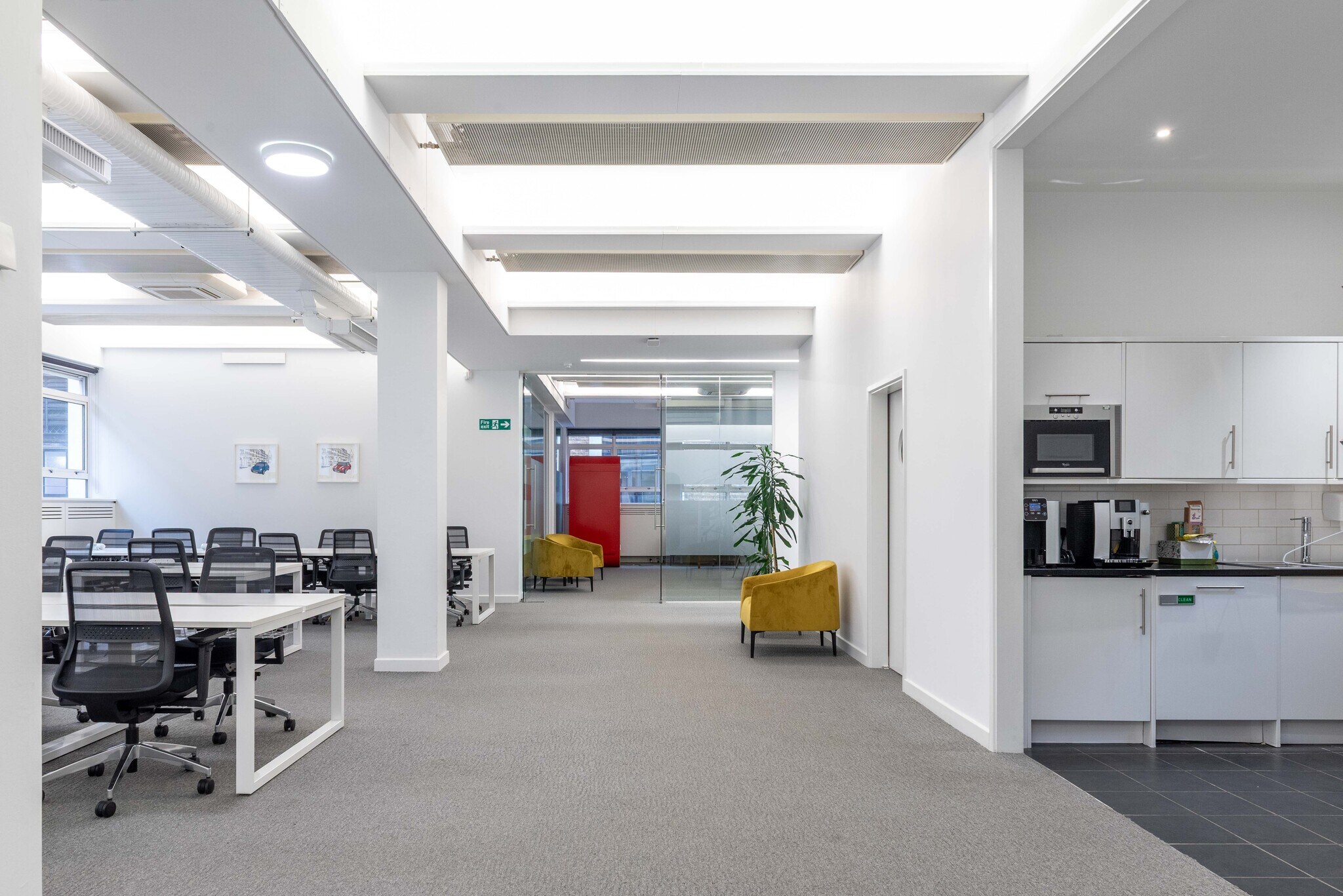 11 Hills Pl, London to rent Interior Photo- Image 1 of 7