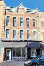 147 N 4th St, Steubenville, OH for rent Building Photo- Image 1 of 15