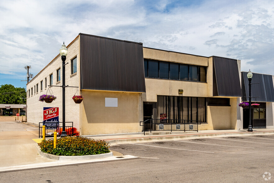 118 E Commercial St, Broken Arrow, OK for rent - Building Photo - Image 1 of 3