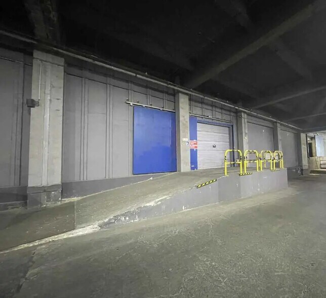 Light Industrial in Montreuil for sale - Interior Photo - Image 2 of 9