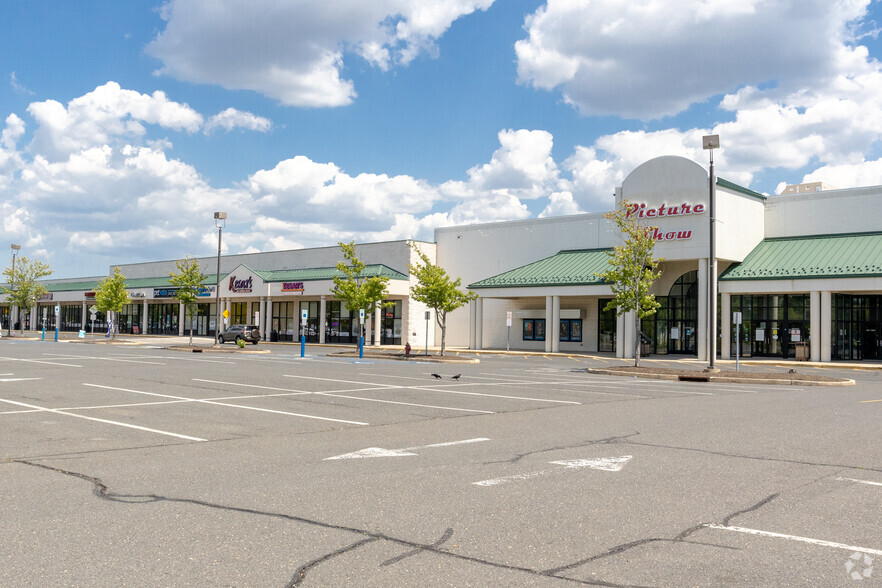 319 US Highway 130, East Windsor, NJ for rent - Primary Photo - Image 1 of 22