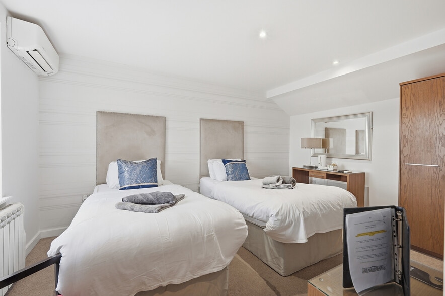 697-699 High Rd, Ilford to rent - Building Photo - Image 2 of 68