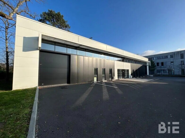 Office in Mérignac to rent - Building Photo - Image 1 of 12